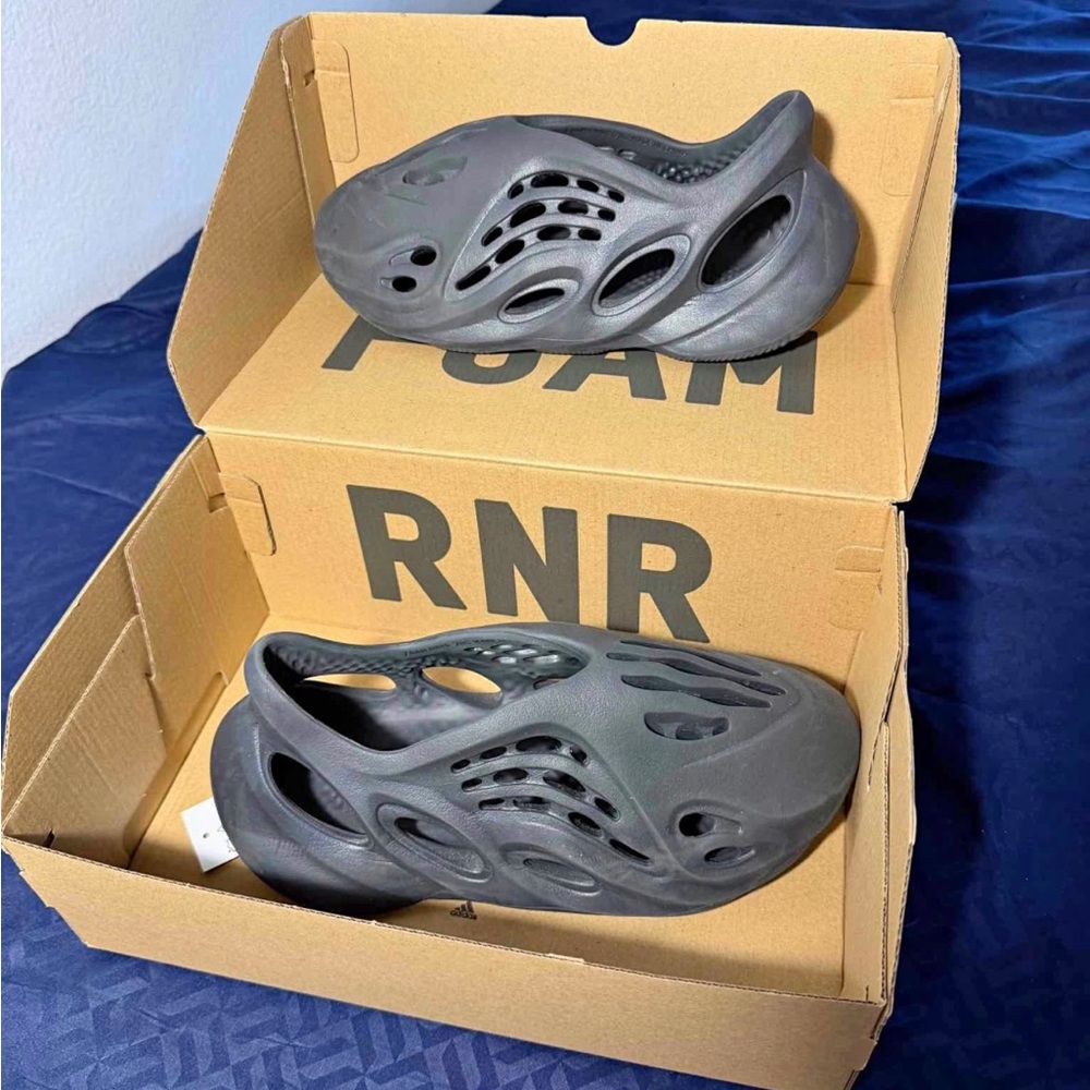 Yeezy “Onyx” Foam Runner